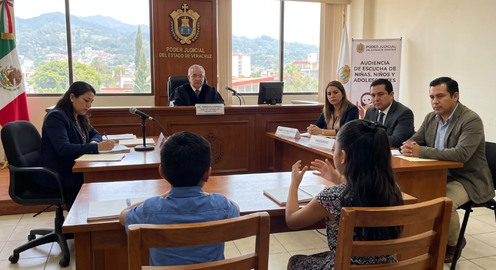 Niña y niño participan en una audiencia de escucha ante un juzgado familiar del Poder Judicial de Veracruz
